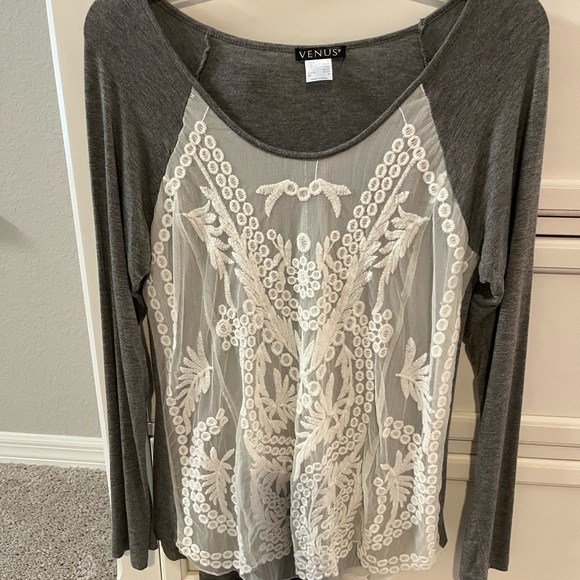 Venus size large long sleeve blouse. - Picture 2 of 3
